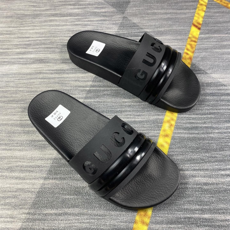 G*u*i slippers